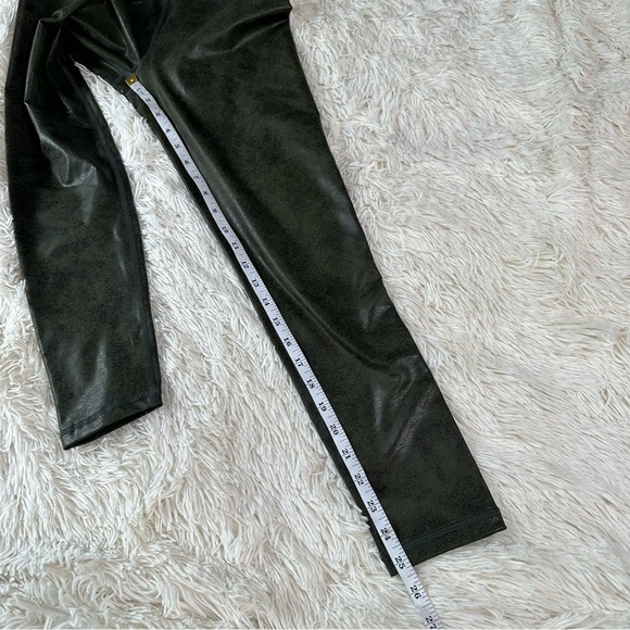 Offline by Aerie Crackle Leggings Size Small Short - Picture 11 of 11